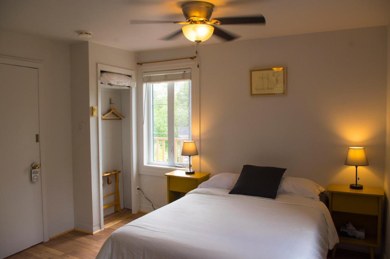 Auberge De La Rive De Charlevoix - Auberge De Jeunesse Familiale Pour Voyageurs De Tous Ages Saint-Joseph-de-la-Rive Eksteriør bilde