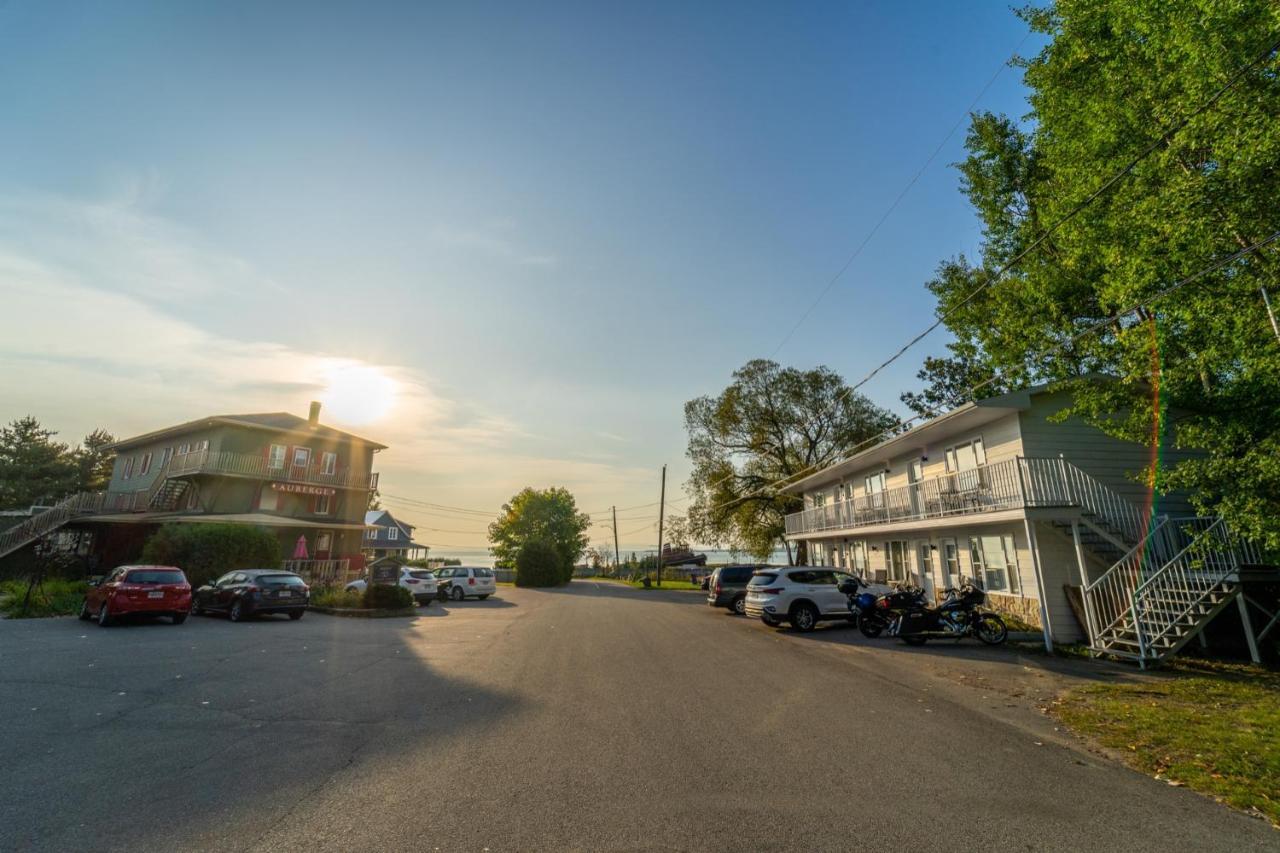 Auberge De La Rive De Charlevoix - Auberge De Jeunesse Familiale Pour Voyageurs De Tous Ages Saint-Joseph-de-la-Rive Eksteriør bilde